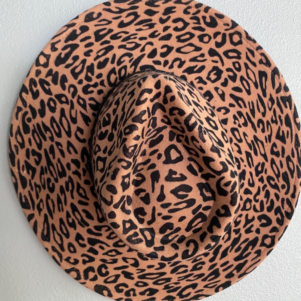 NWOT Leo Olive & Pique leopard wide brimmed hat
